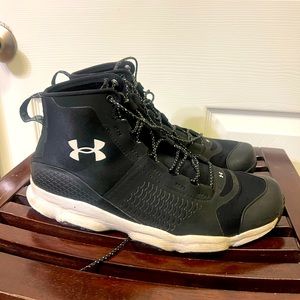 SOLD!!! Under Armour size 9.5 US black